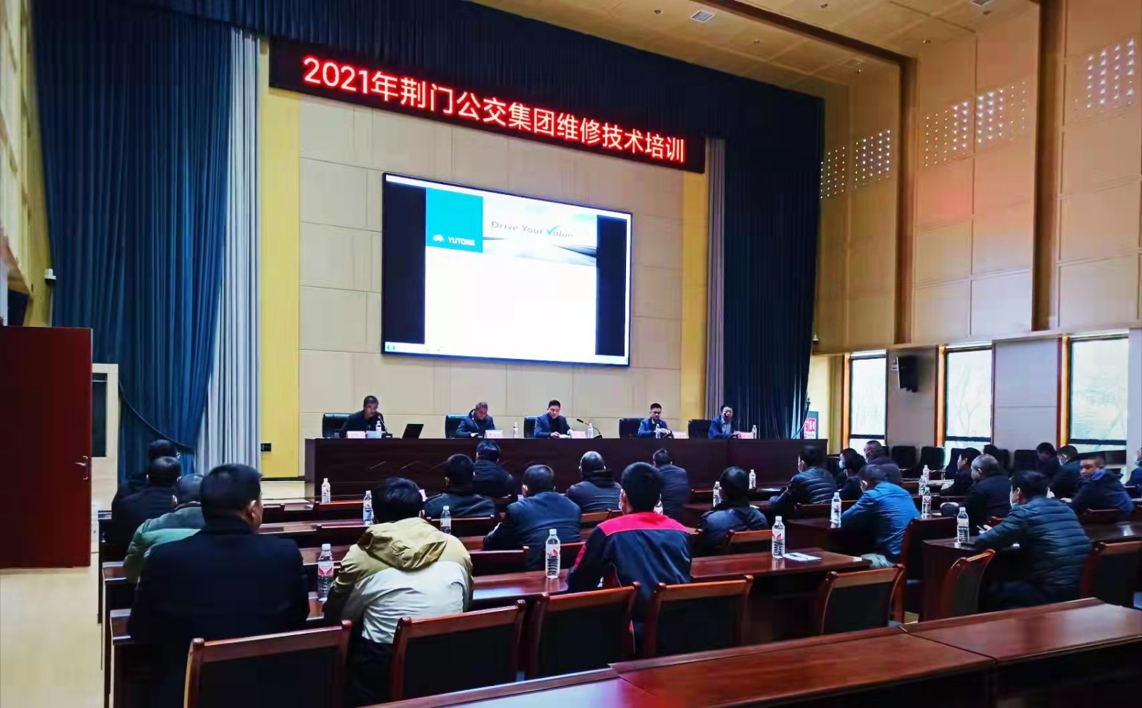 12月7日 組織開(kāi)展新能源車維修技術(shù)培訓(xùn)班，圖為第一期培訓(xùn)現(xiàn)場(chǎng).jpg